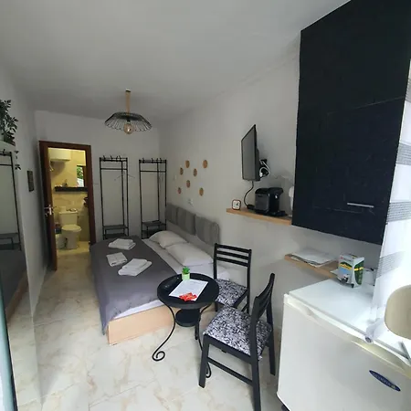 St.barbara Apartment *